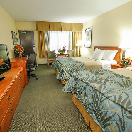 Отель Edgewater Waterpark Дулут Экстерьер фото
