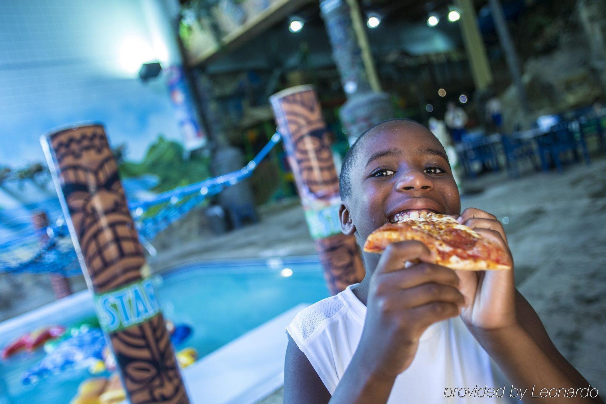 Отель Edgewater Waterpark Дулут Экстерьер фото