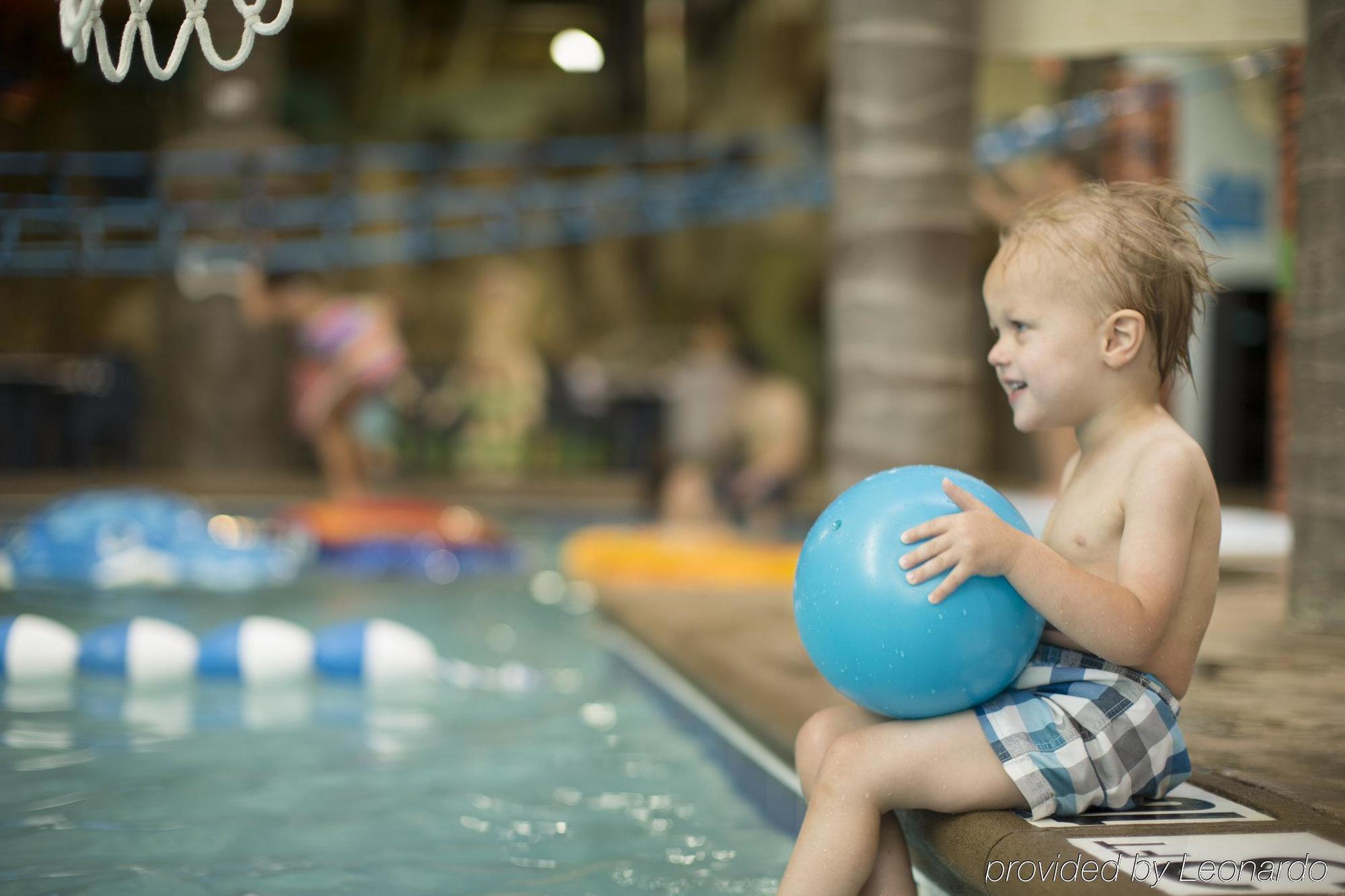 Отель Edgewater Waterpark Дулут Экстерьер фото